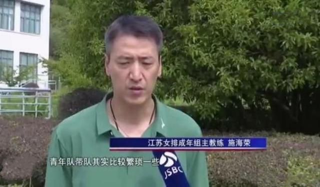 男生叫女生舔自己的坤
