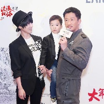 咖啡厅女士的服务